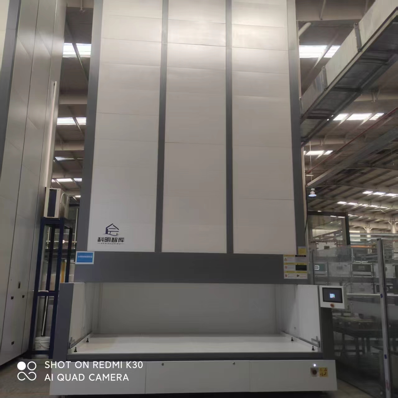 重型垂直升降柜：工业4.0时代的智能存储革命